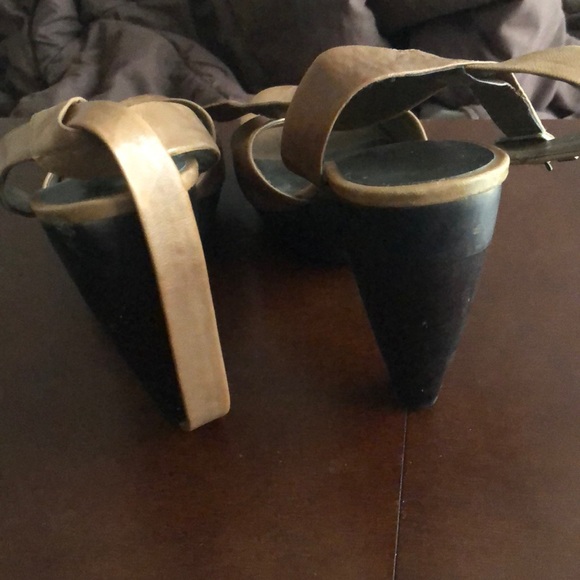 Sandals - Picture 3 of 3